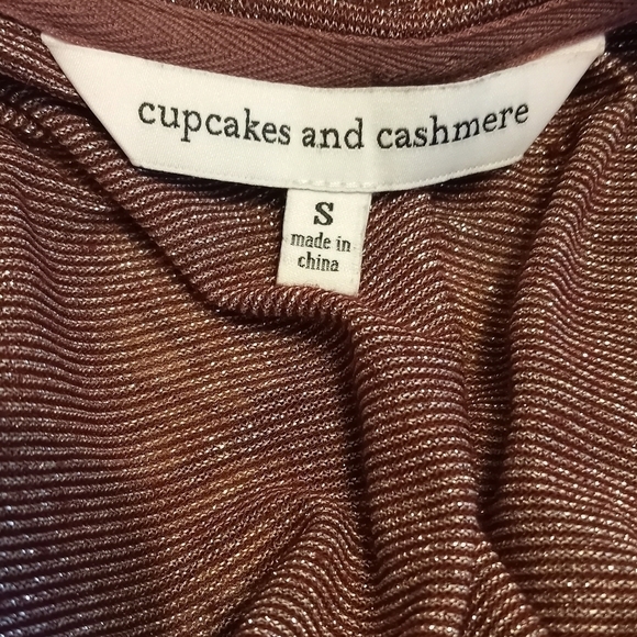 Cupcakes and Cashmere metallic plum v-neck top size small - Picture 6 of 8